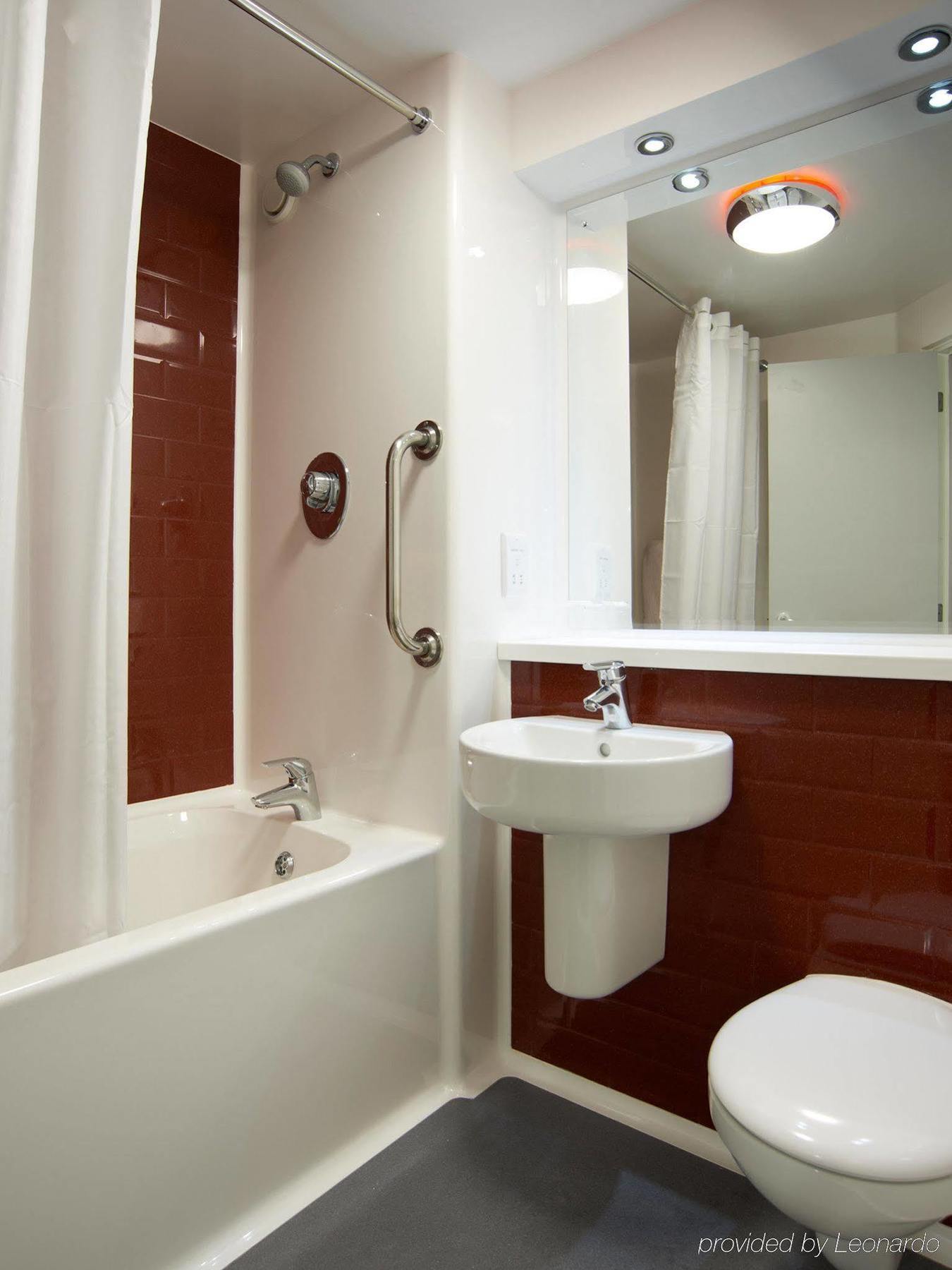 Travelodge London Ealing Ngoại thất bức ảnh